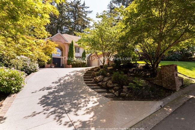 Foto del edificio - Charming Lake Oswego Home with Luxurious A...