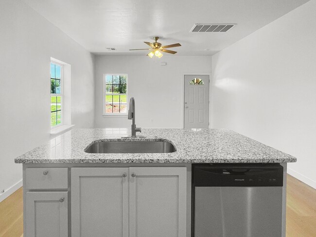 Foto del edificio - Charming New 2-Bedroom Home for Rent in La...