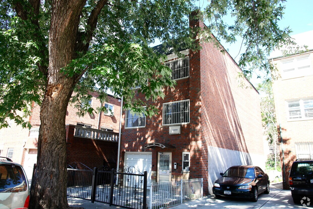 Foto del edificio - 14709 Barclay Ave