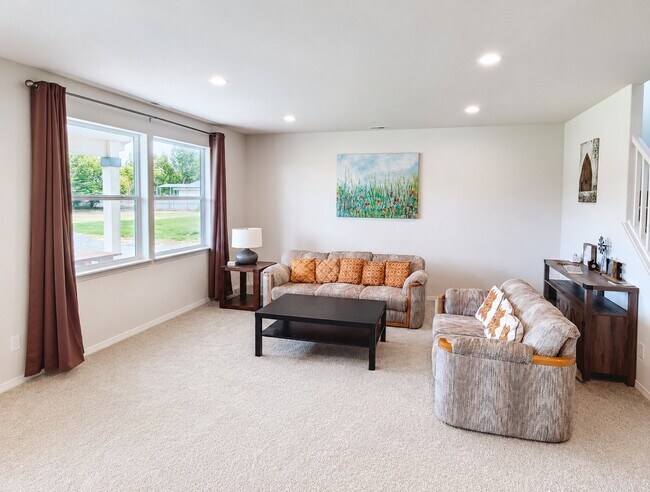 Building Photo - 8295 Diamond Point Cir NE