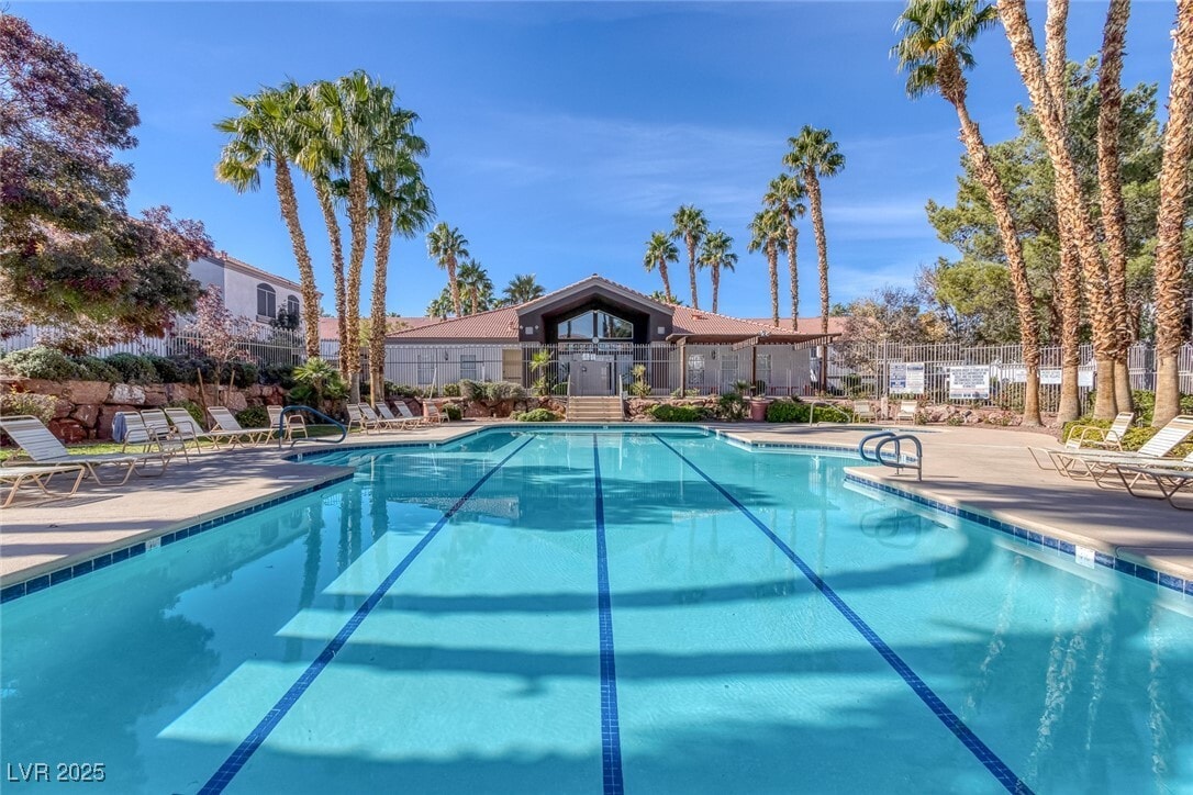 Primary Photo - 700 Carnegie St