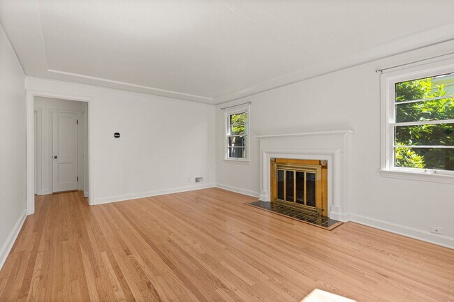 Building Photo - 5336 NE 35th Pl