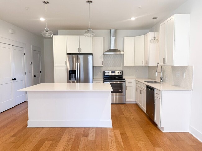 Building Photo - 4-Bedroom Home with Pool Access and Stainless Steel Appliances Near Downtown Cookeville