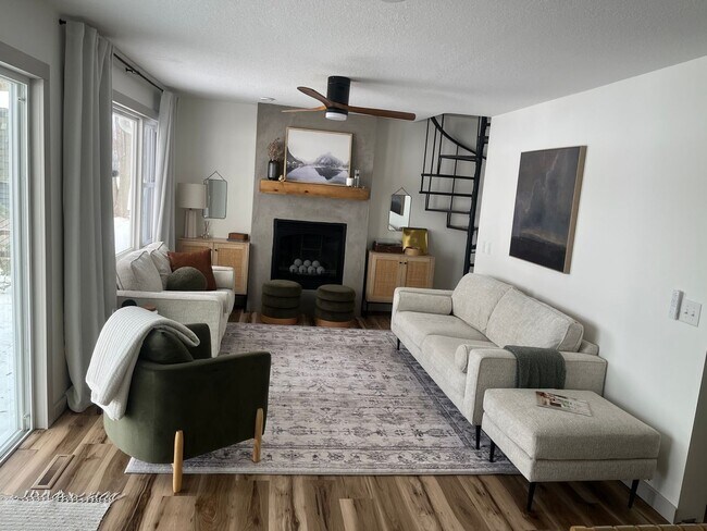 Building Photo - Charming 2BR+ Loft Lake House in Maple Lake
