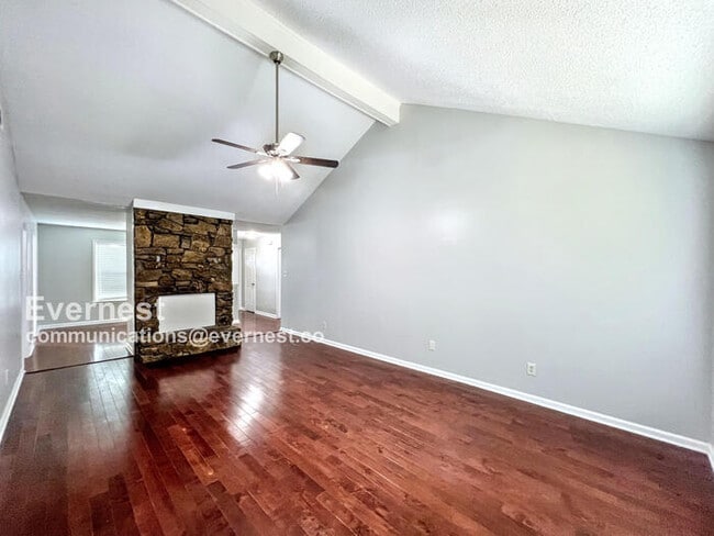 Foto del edificio - 6140 Village Park Rd