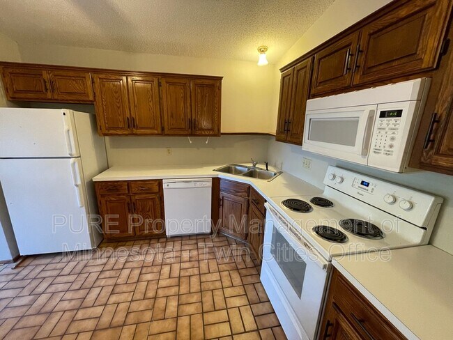 Building Photo - 5542 Donegal Dr