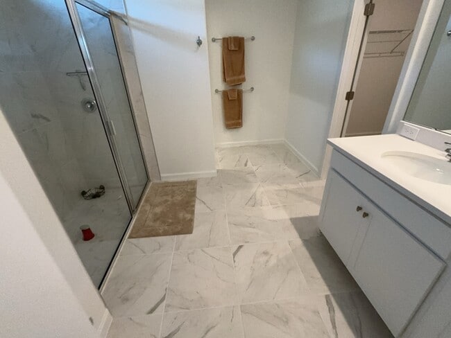 Building Photo - 2633 Ginseng Ivy St