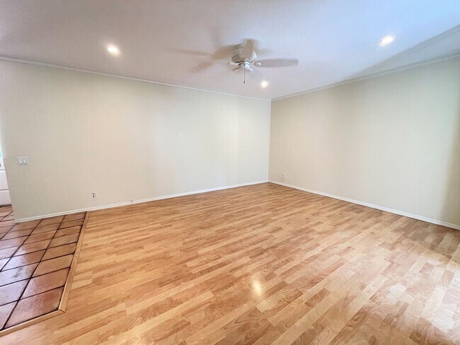 Foto del edificio - Spacious Condo at Collwood Villas!