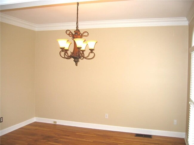 Building Photo - 1074 Pine Grove Ave NE