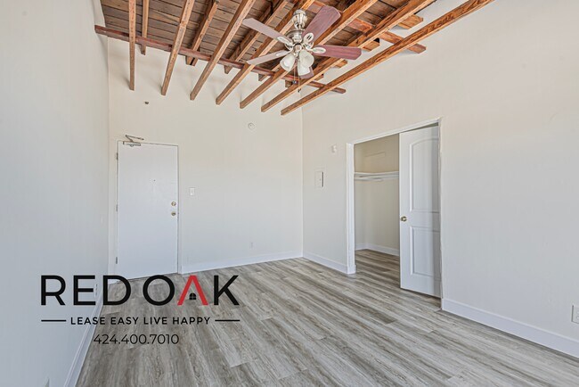 Building Photo - Remarkable Studio with High Ceilings, Expo...