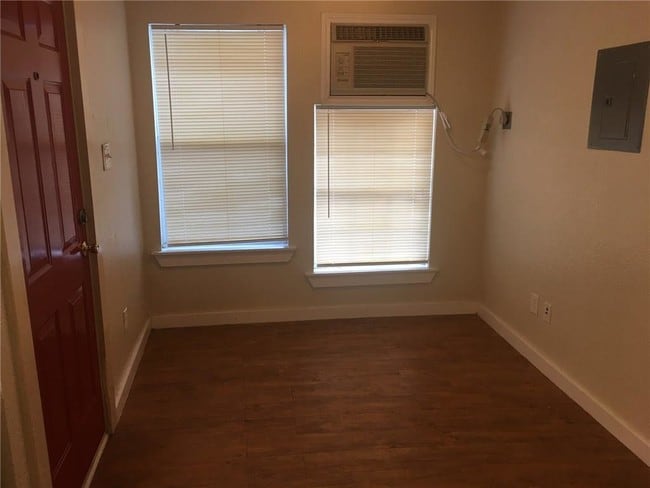 Building Photo - 1002 Gregg St