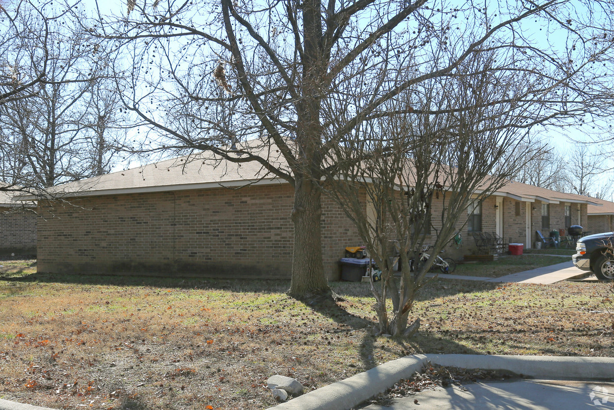 Primary Photo - Brown Apartments