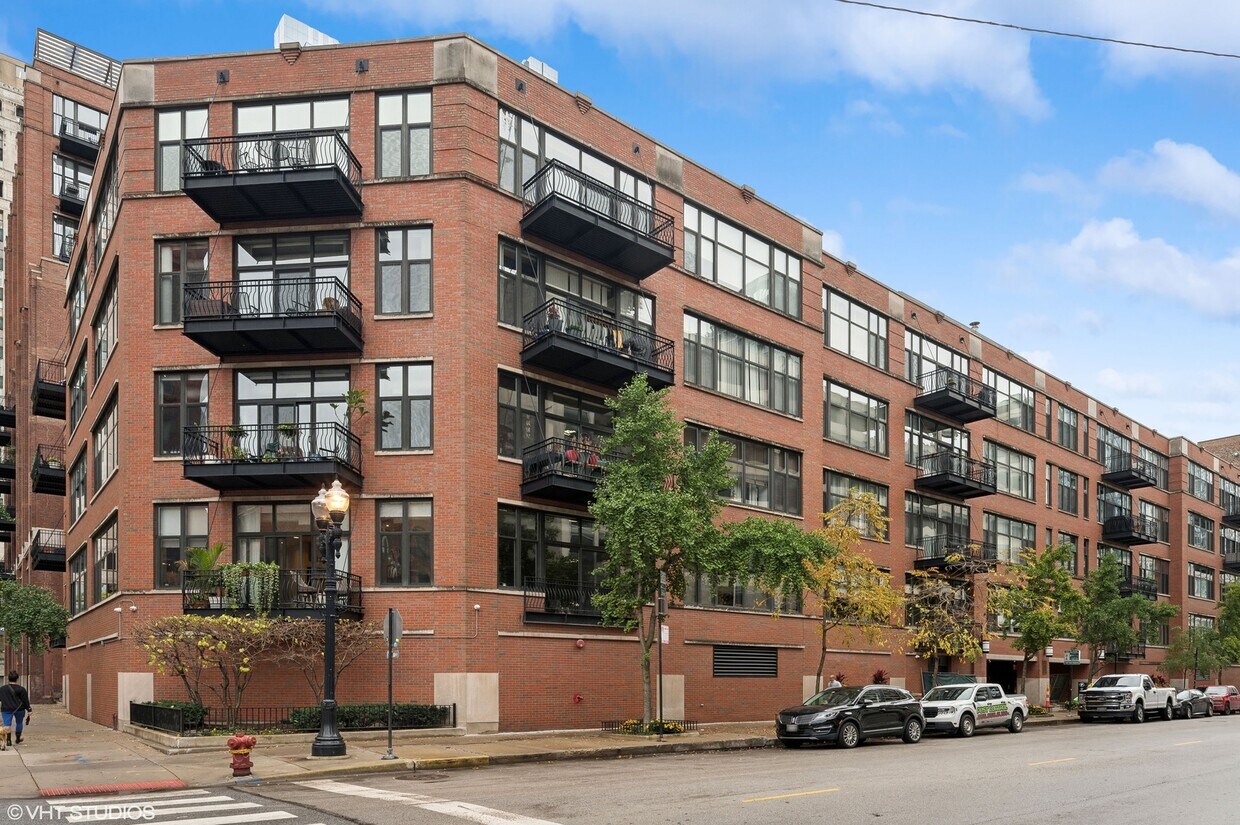 Primary Photo - 333 W Hubbard St