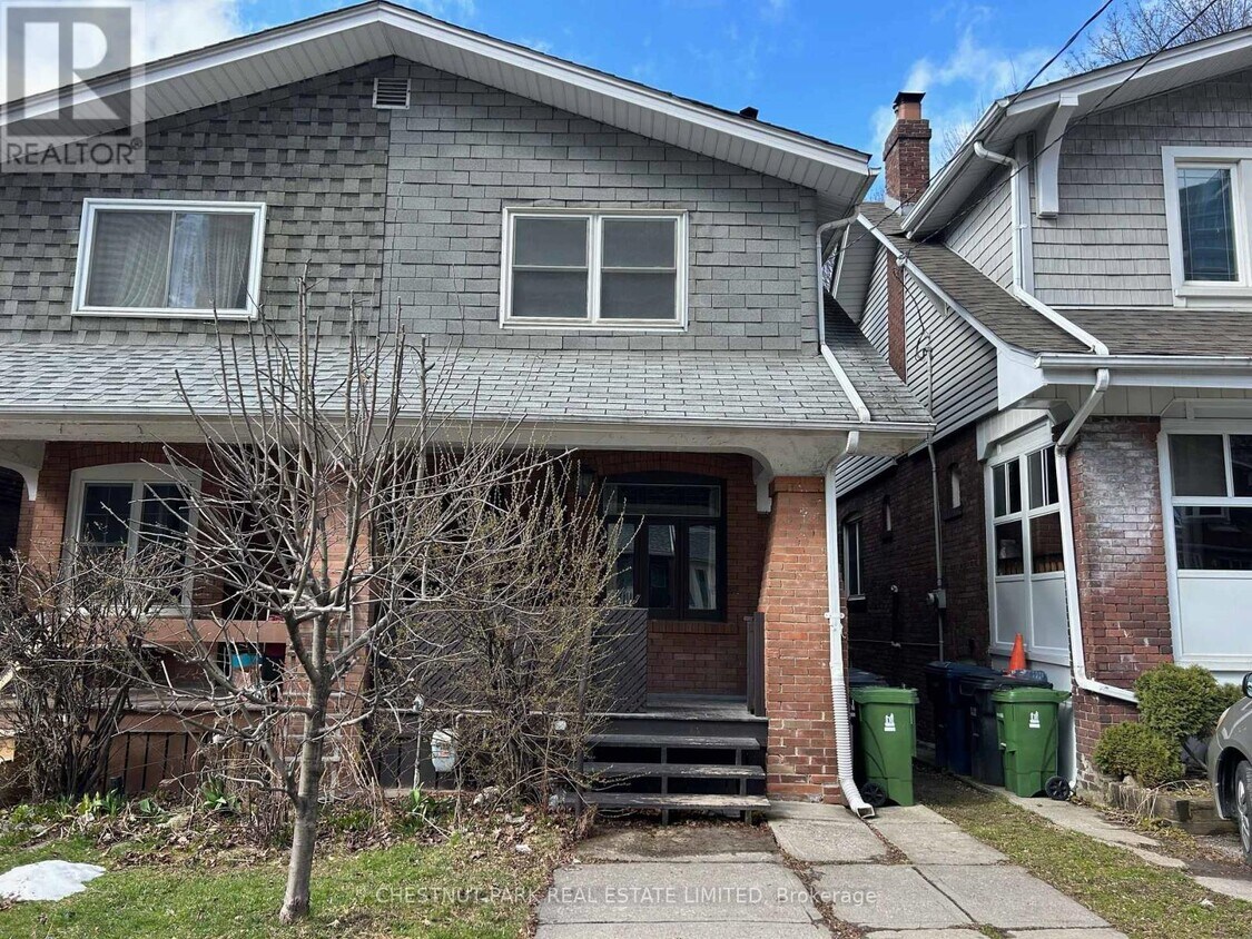 Primary Photo - 32 Henning Ave