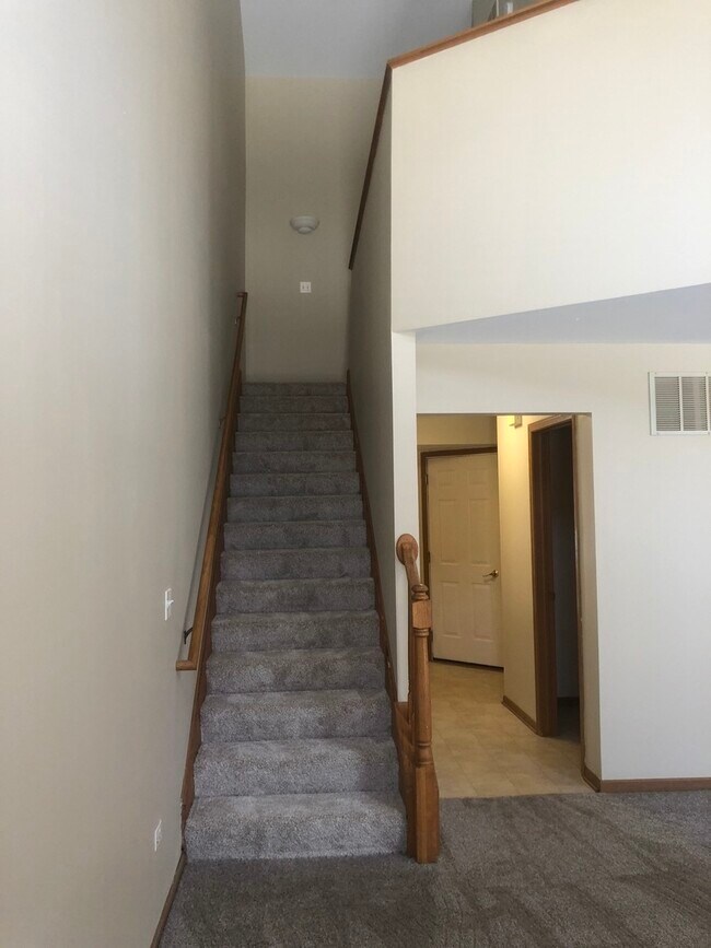 Foto del edificio - 556 Birch Rd