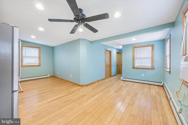 Foto del edificio - 707 Forrest St