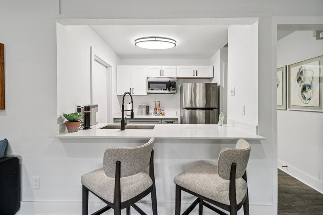 Building Photo - Woodbridge Townhomes