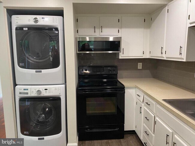 Foto del edificio - 8333 Felsted Ln