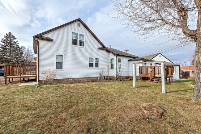 Building Photo - 817 7th Ave