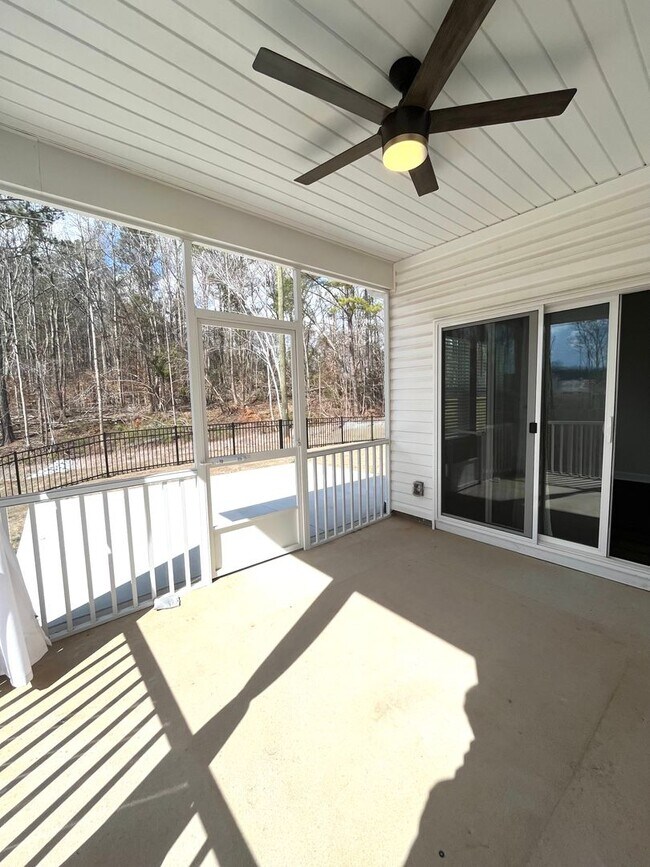 Foto del edificio - 3 BR, 2 BA with Fenced Yard and Fantastic Amenities!