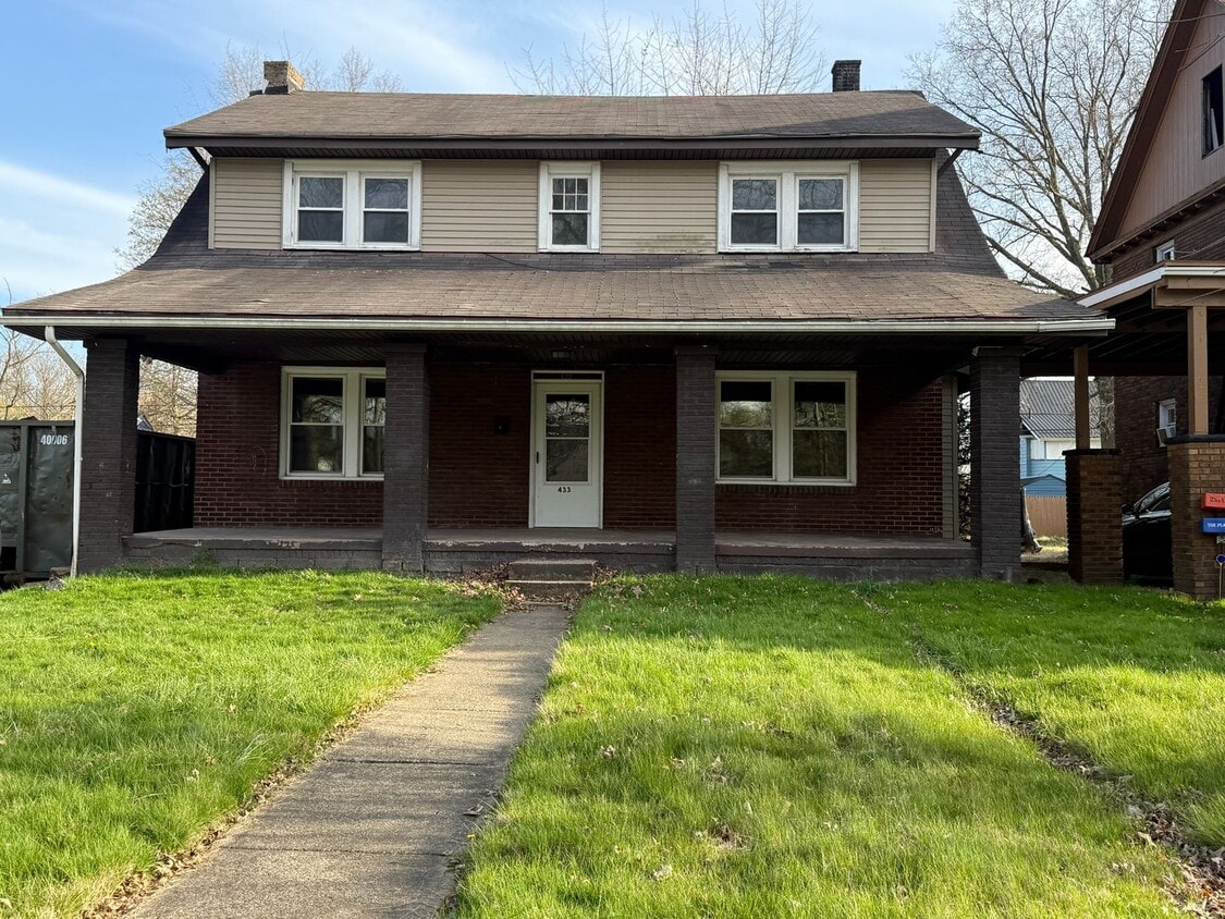 Primary Photo - Updated and Spacious 3-4 Bedroom, 2 Story ...