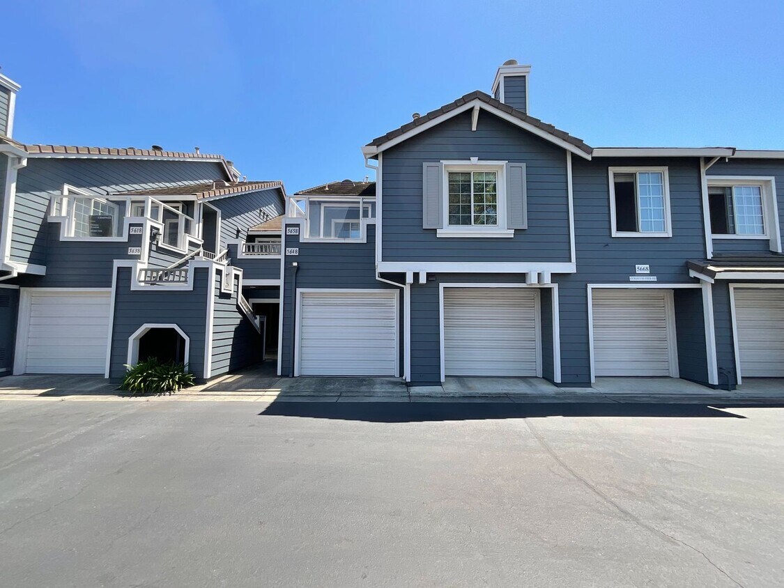 Foto principal - Modern Comfort in Prime Fremont Location –...