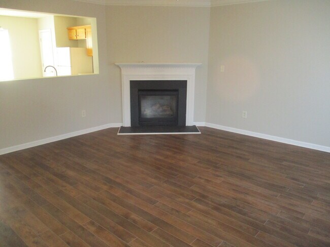 Great room new paint and floors - 2664 Thistle Brook Dr