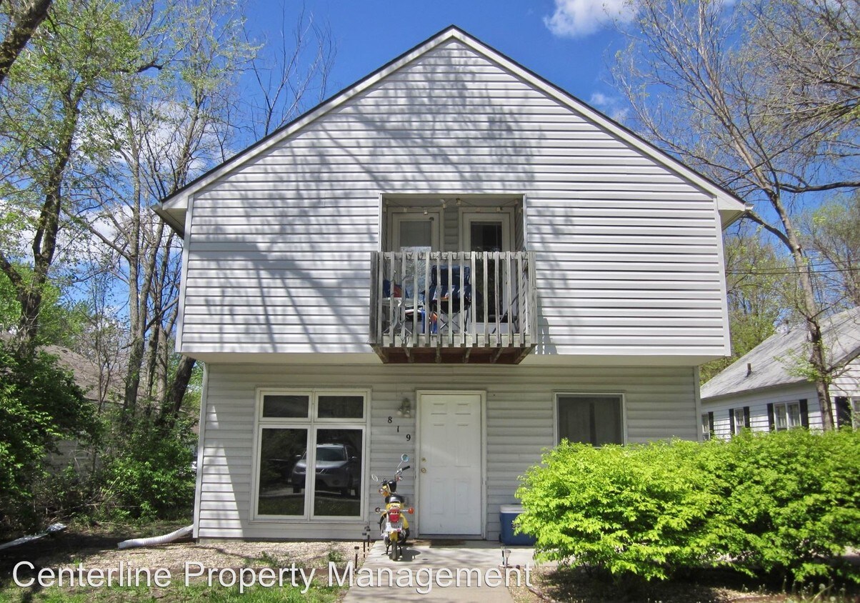 Primary Photo - 817-819 Thurston St