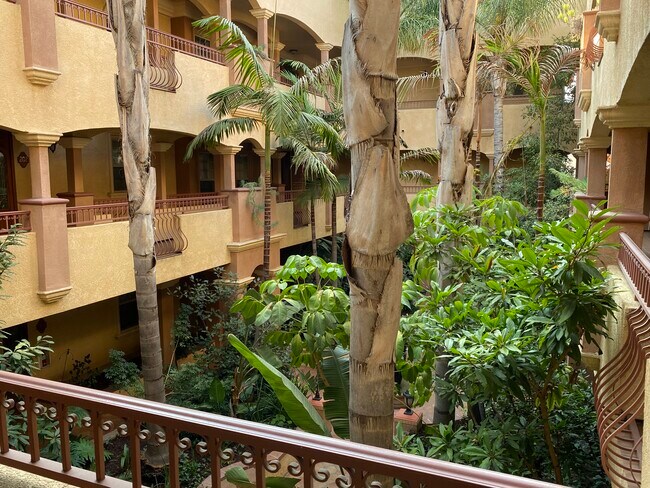 Foto del edificio - 465 E San Jose Ave