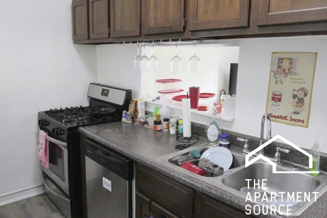 Photo - 724 W Roscoe St Apartment