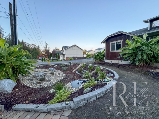 Building Photo - Gorgeous Oasis With Breathtaking Views