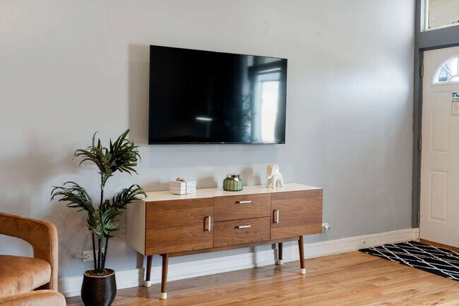 Foto del edificio - 109 S Paulina St