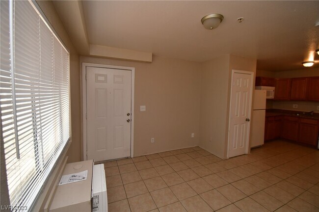 Building Photo - 3017 W Carey Ave
