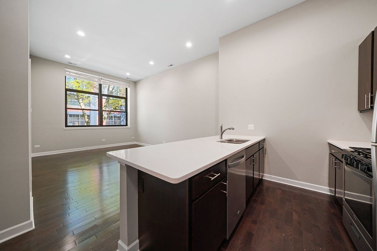 Foto principal - 2200 W Lawrence Ave
