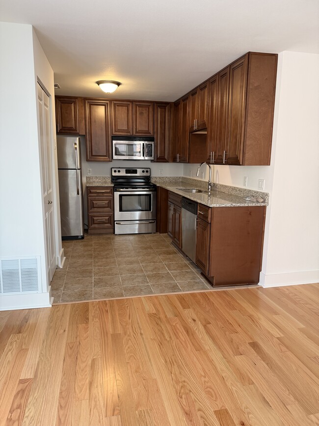 Building Photo - 5630 Pershing Ave