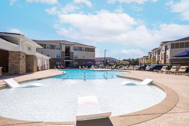 Foto del edificio - 3309 Forest Village Dr