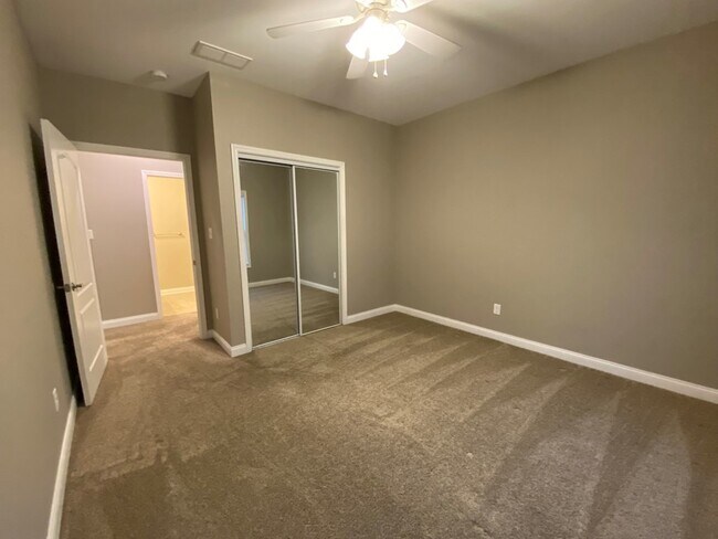 Foto del edificio - 4770 Sydney Ln