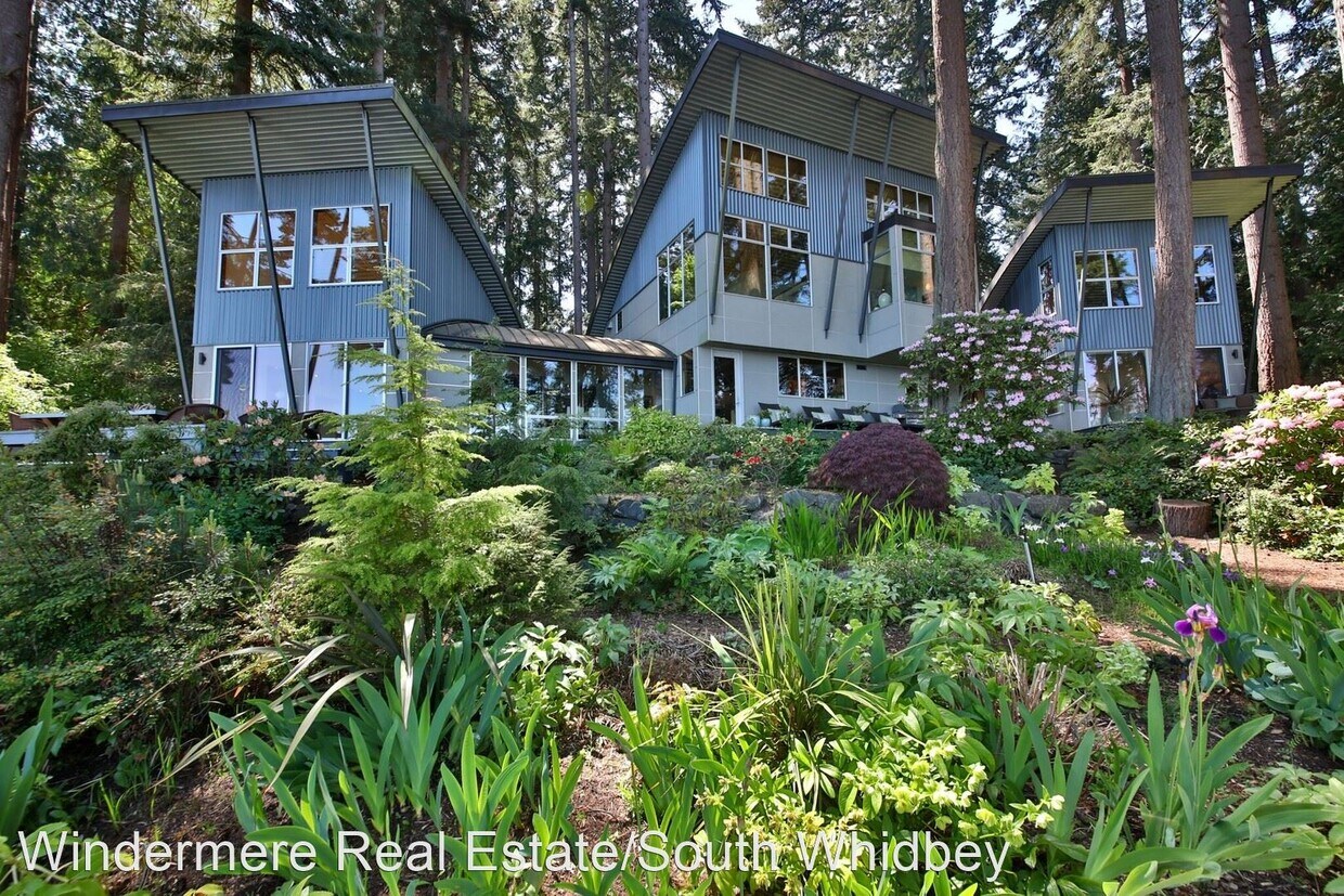 Primary Photo - 3 br, 2.5 bath House - 12 DeBruyn Ave