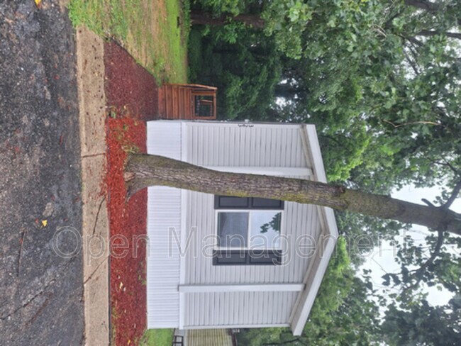 Building Photo - 301 Mantle Ave