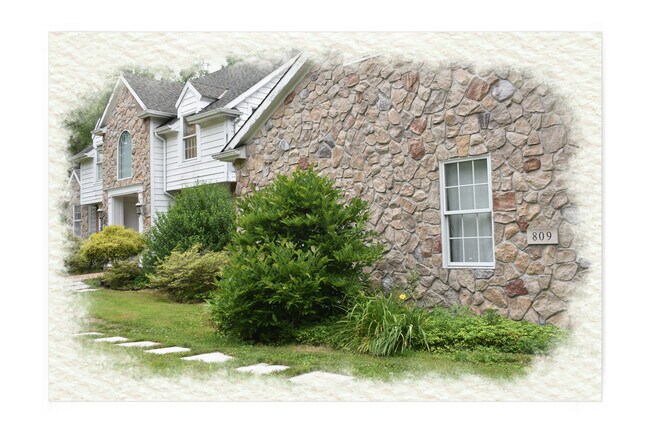 Building Photo - 809 Hanover Rd