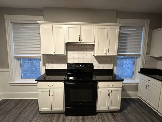 Building Photo - 4 N State St