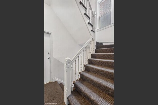 Foto del edificio - 1451 W Augusta Blvd