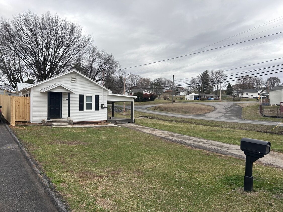 Primary Photo - 2 bedroom 1 bath located in the heart of G...