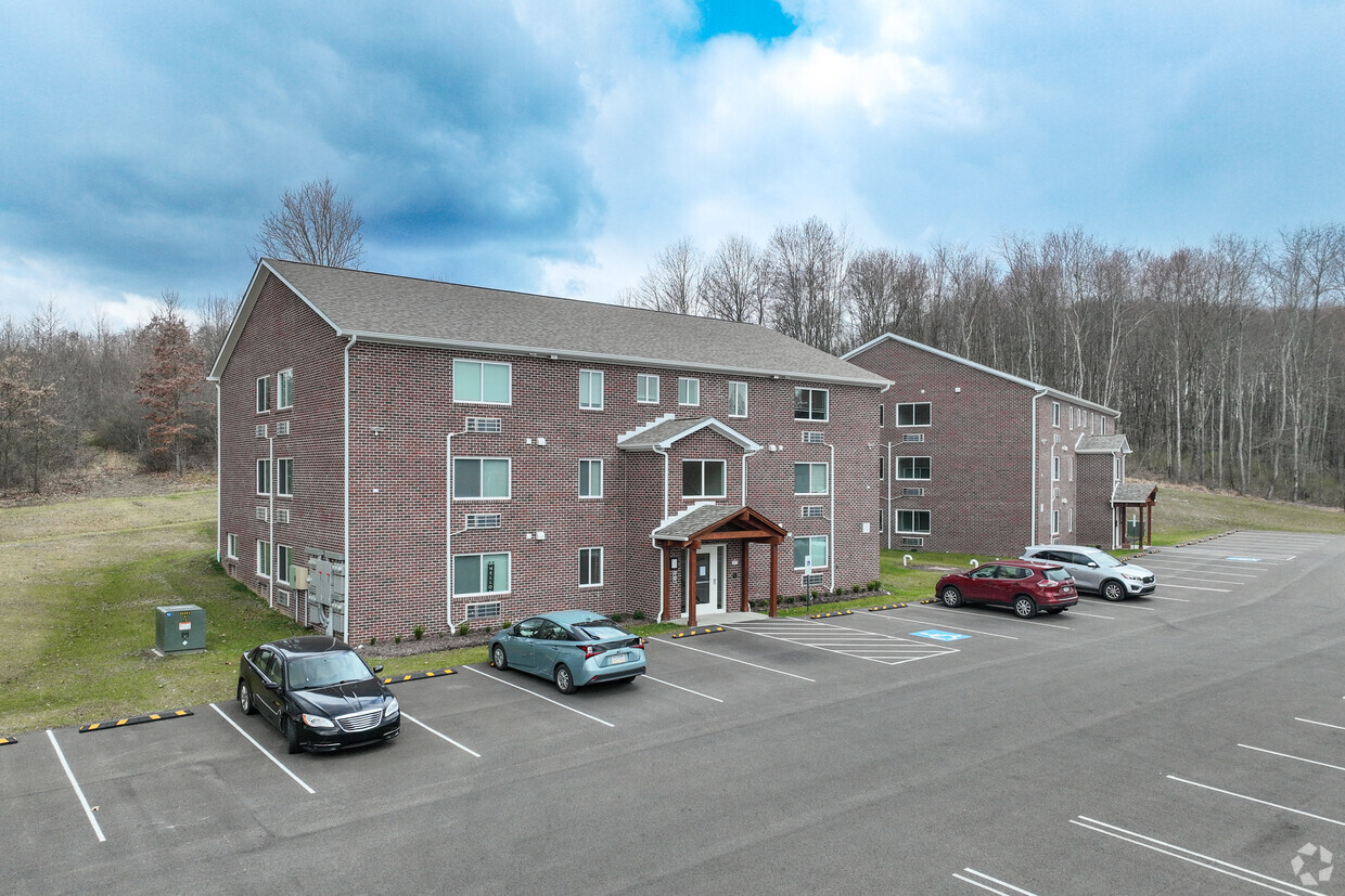 Foto principal - Hampshire Estates Apartments and Self Storage