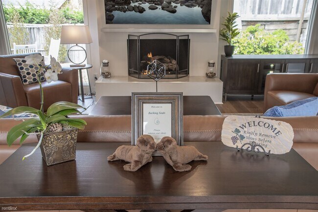 Foto del edificio - 4 br, 2.5 bath House - 3811 Pebble Beach B...