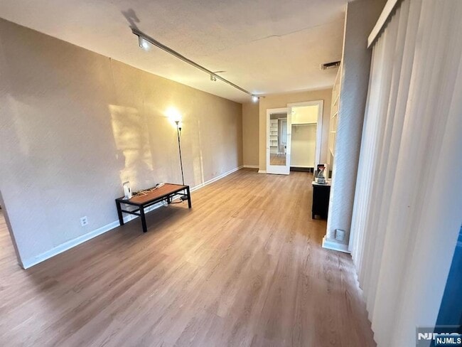 Photo - 272 Frances St House