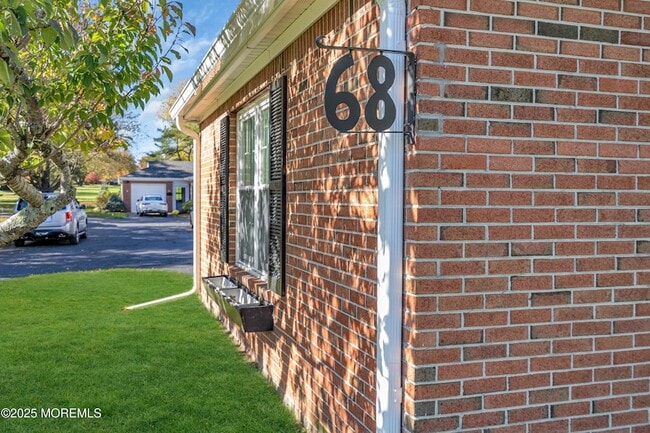 Building Photo - 68 Maple Dr