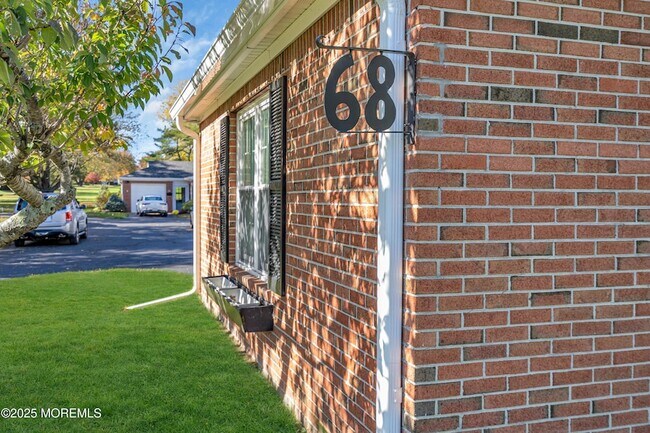 Foto del edificio - 68 Maple Dr