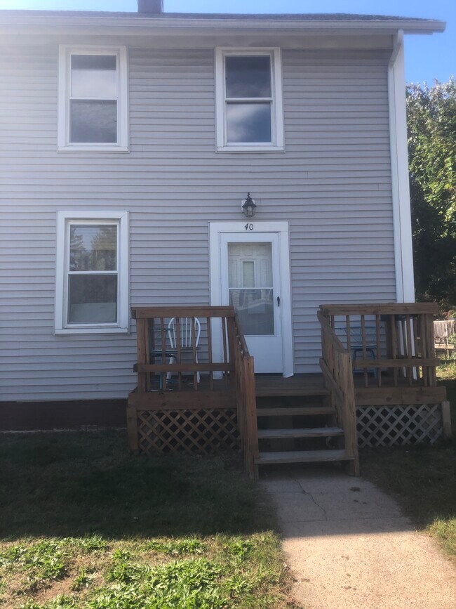 40 Spruce St Unit 2, Manchester, CT 06040 Apartments in Manchester