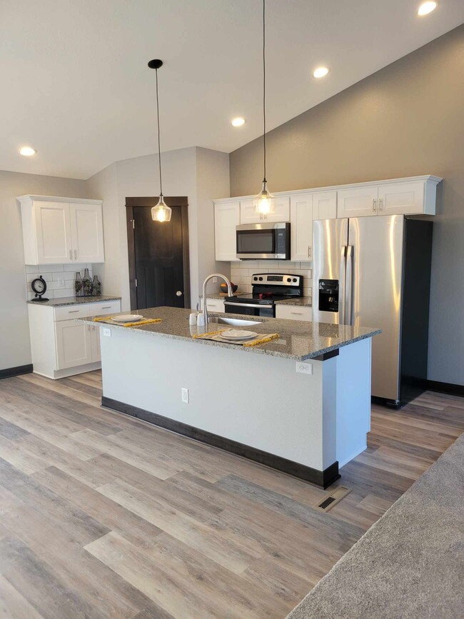 Building Photo - 375 E Horizon Dr
